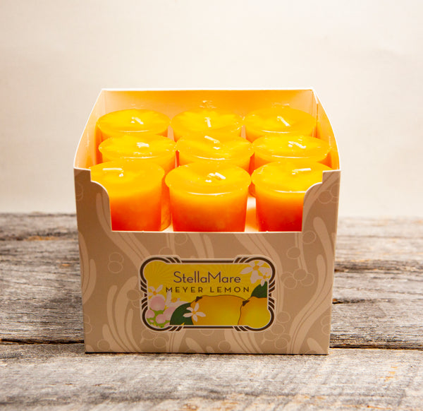Fresh Meyer Lemon This bright and airy fragrance is affectionately referred to as "the sweet, happy fragrance of a Caribbean garden bursting with the aroma of sweet lemons". Hard to beat that, right? A refreshing and memorable fragrance.   100% Lead Free Cotton Wick, vegan and cruelty free, Hand poured in Portland Oregon in the great Pacific Northwest.