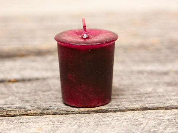 Stella Mare Spiced Plum is a perennial favorite. This unforgettable Spiced Plum fragrance combines the rich, heady perfume of dark, ripe, late summer plums with a holiday spiciness. The color and scent of Spiced Plum is a rich addition to any room or table throughout the year but especially around harvest and the holidays.  100% Lead Free Cotton Wick, vegan and cruelty free, Hand poured in Portland Oregon in the great Pacific Northwest.